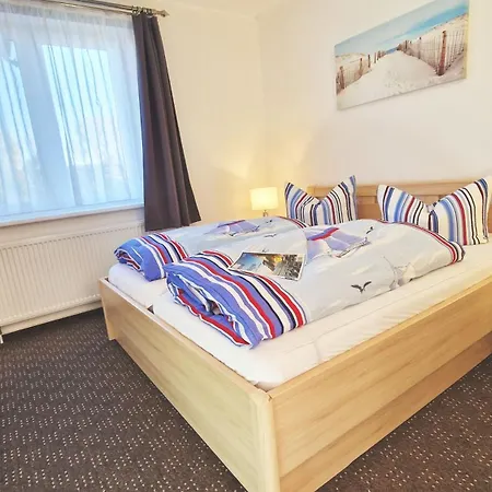 Ferienwohnung Altenkirchen * Altenkirchen (Mecklenburg-Vorpommern)